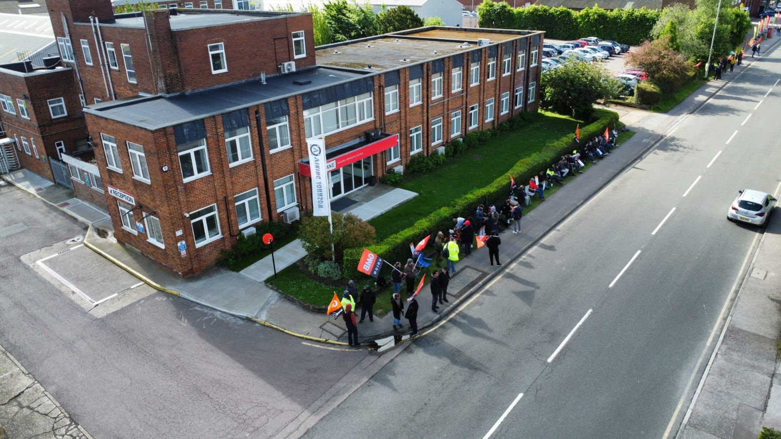 Engineering workers win new pay deal after 5 days of strike action