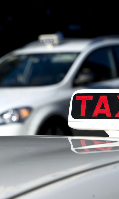 Temporary licences for private hire drivers 'welcome progress' after TfL delays